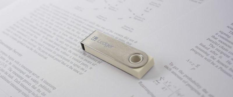 File:Ledger - Nano S - White Paper Edition paper.jpg