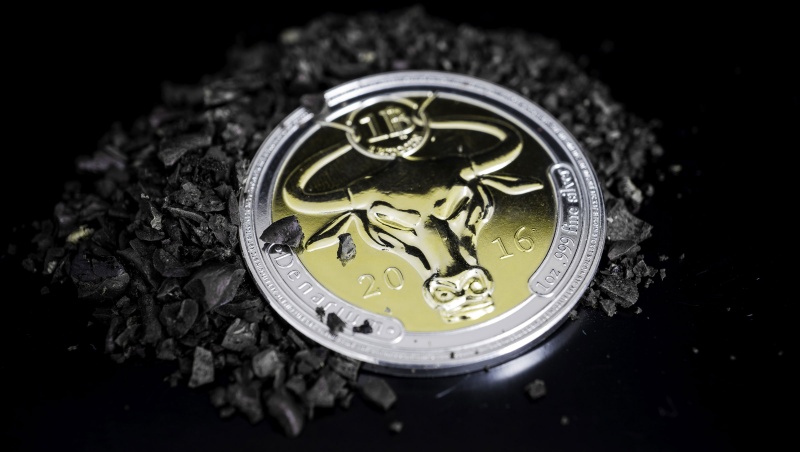 File:Denarium-Physical-Bitcoin-1-BTC-Silver-Golden-Edition-web.jpg