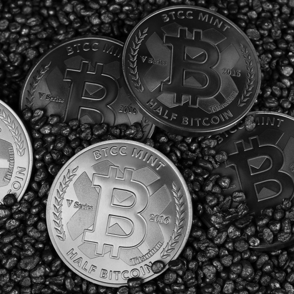 File:BTCC Mint half bitcoin set.jpg