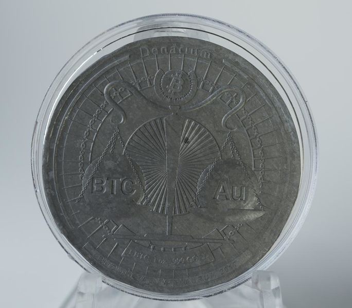 File:Denarium - 1 BTC Parity Gold Coin Mock-up front.jpg