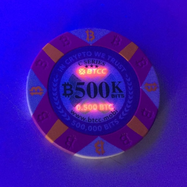File:BTCC Mint Bitcoin Chip 500K Bits front UV.jpg