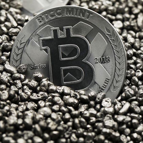 File:2018 V-series One Bitcoin-front4.jpg