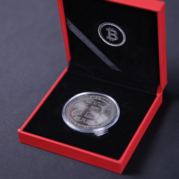 File:BTCC Mint 2016 One Bitcoin V Series Open Red Box.png